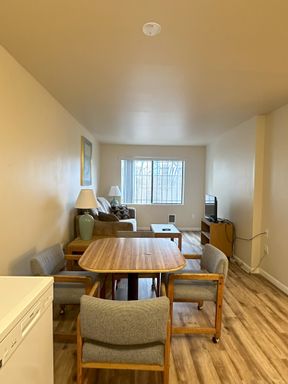 1 bedroom unit - 6 weeks FREE RENT!! – photo 1