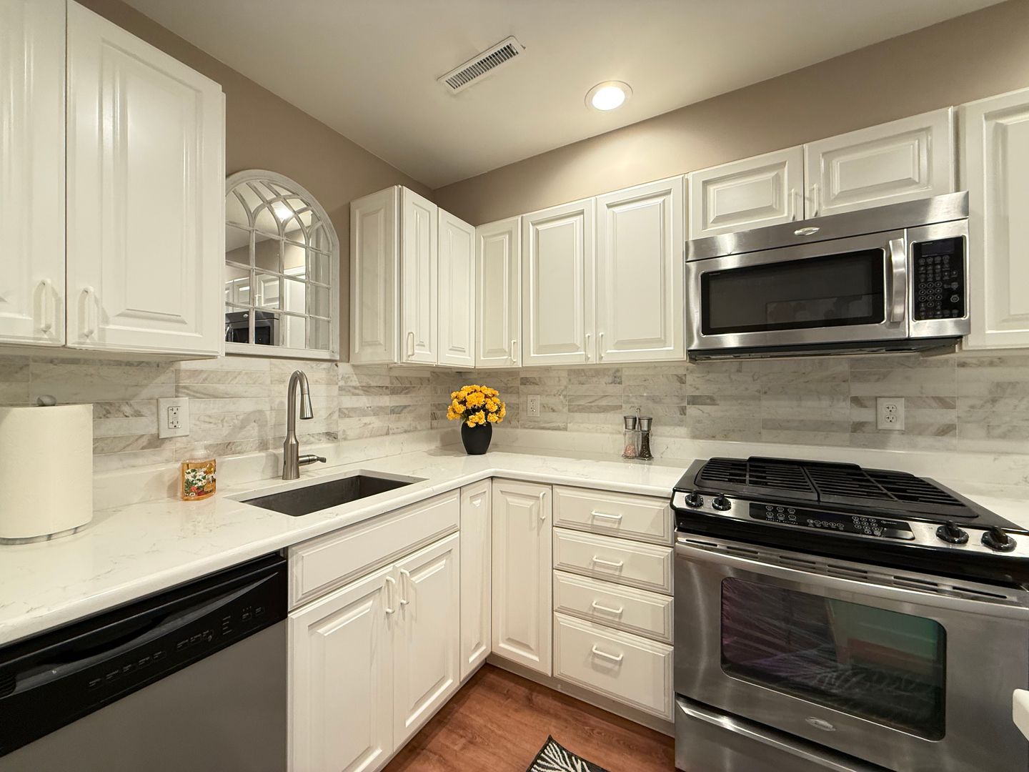 Bellevue Apartment: 3417 122nd Pl NE