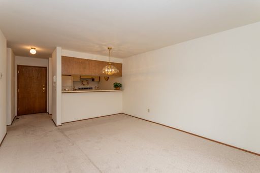 Cozy 1 bedroom in Lake City! Parking Included, and 6 Weeks FREE RENT! – photo 1