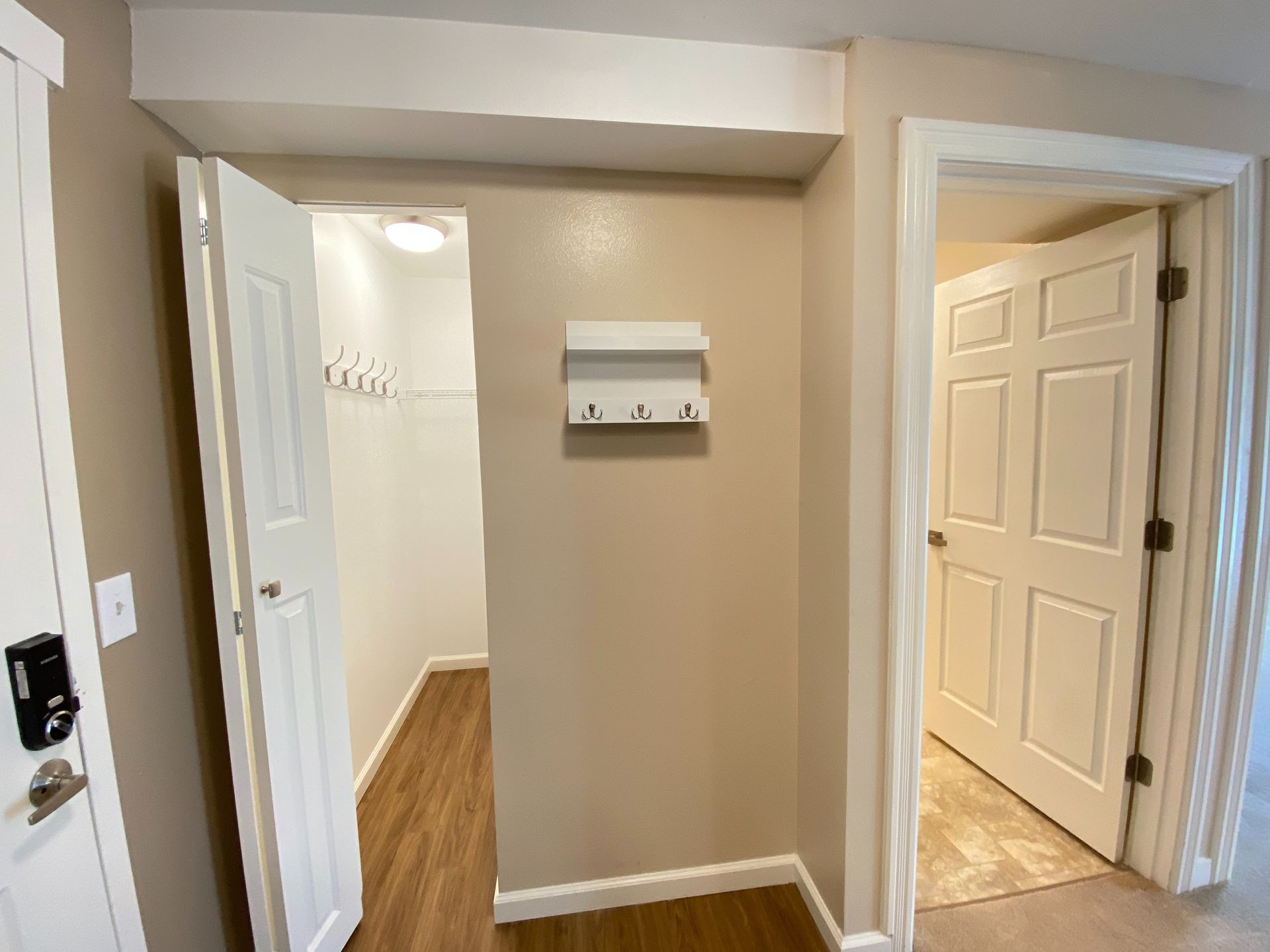 Monroe Apartment: 936 Village Way