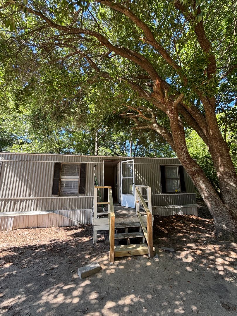 West Columbia Apartment: 320 Dreher Road