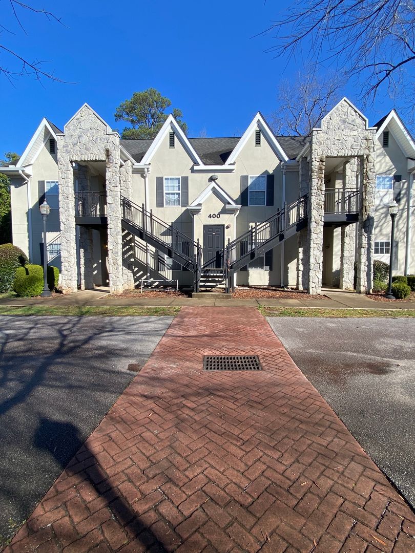 Columbia Apartment: 4201 Arlington Street