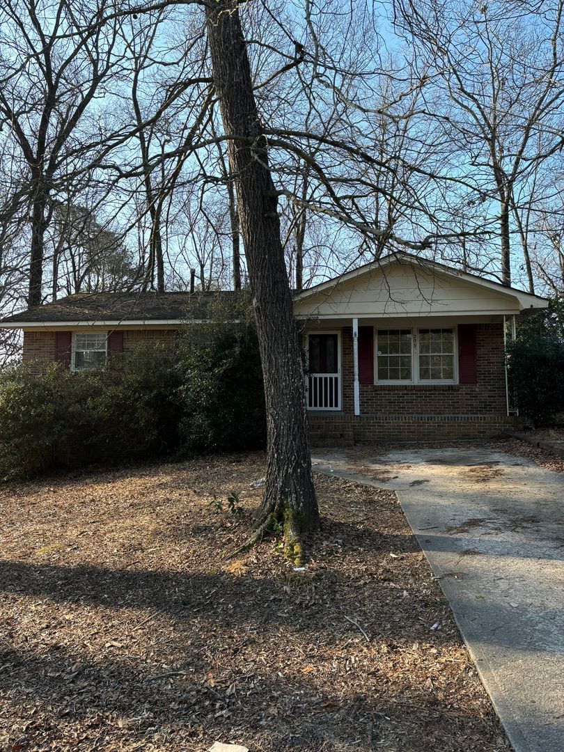 Columbia House: 209 Mayfair Drive