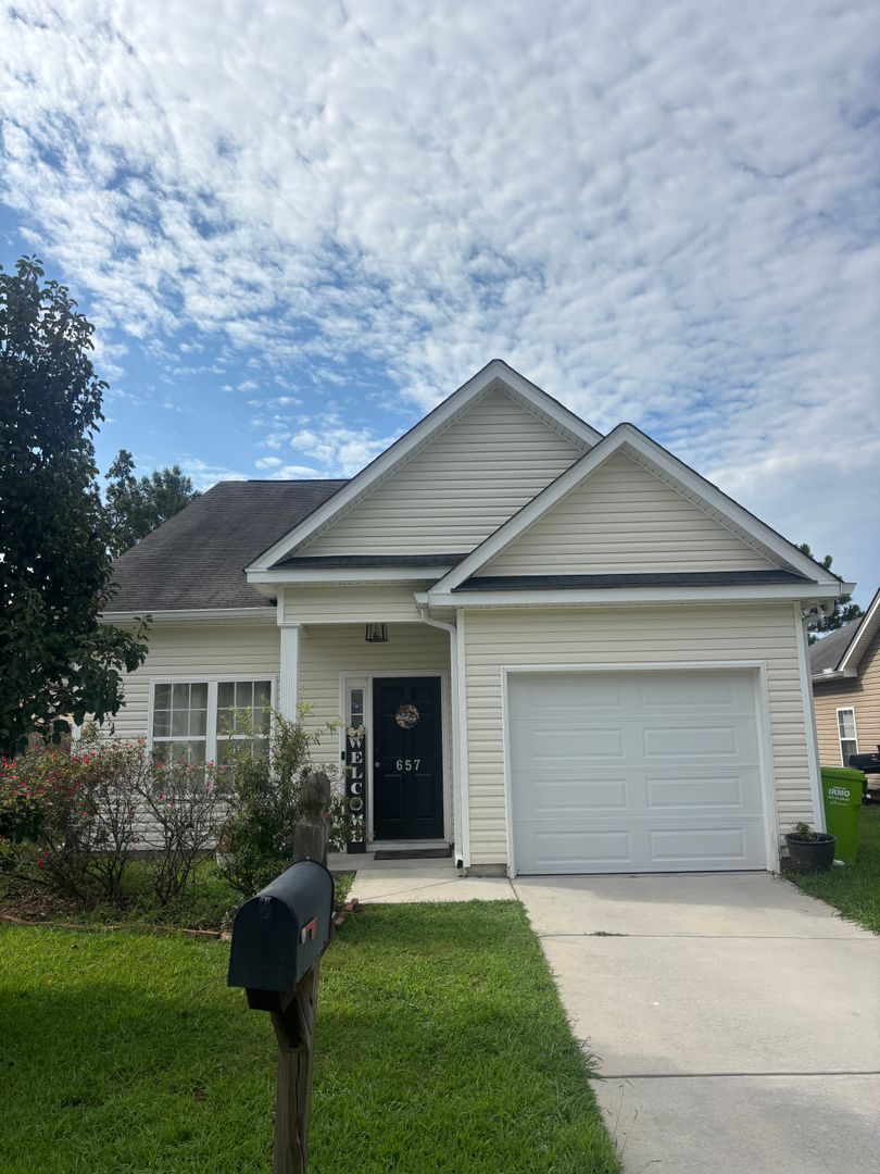 Irmo House: 657 Cornerstone Circle