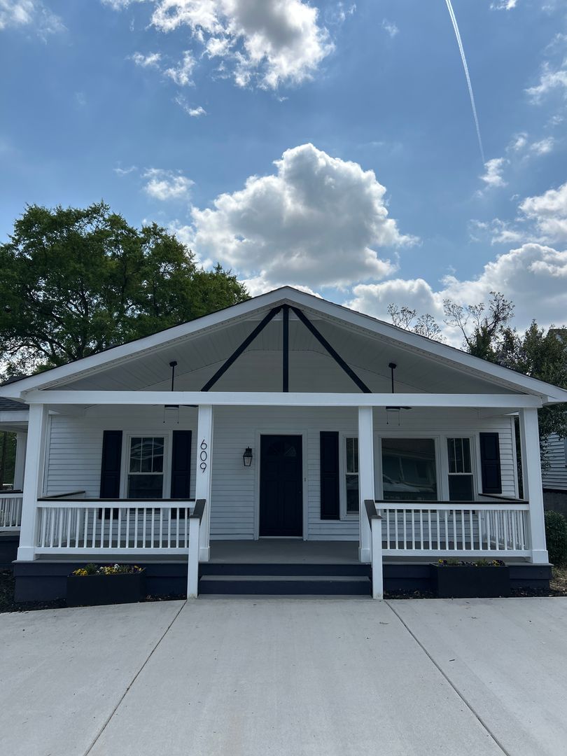 West Columbia House: 609 Center Street