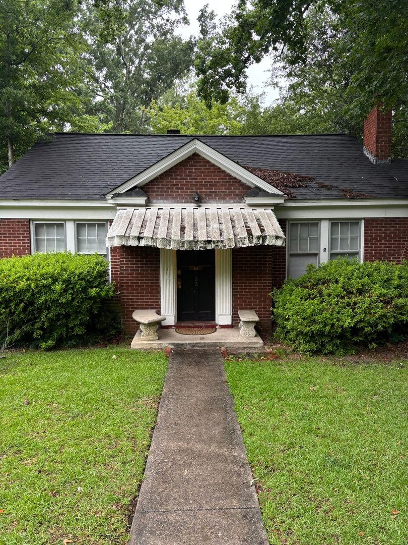 Columbia House: 123 Harden Street