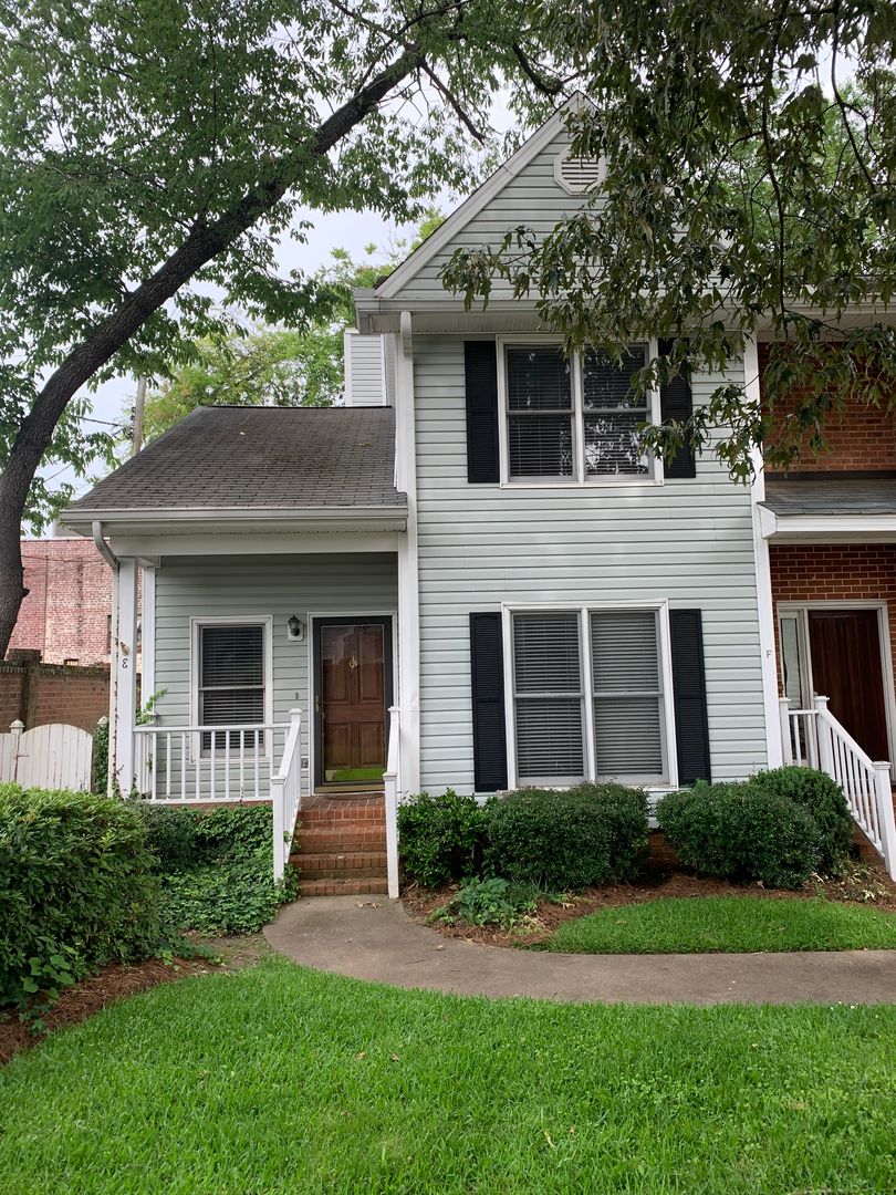 Columbia Townhome: 600 Woodrow Street
