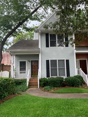 Prime Devine Street Location | 3 Bed, 3 Bath Available August 15 – photo 1