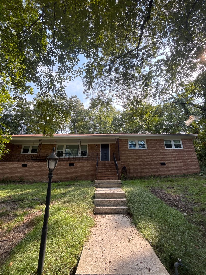 Columbia House: 3820 Edinburgh Rd