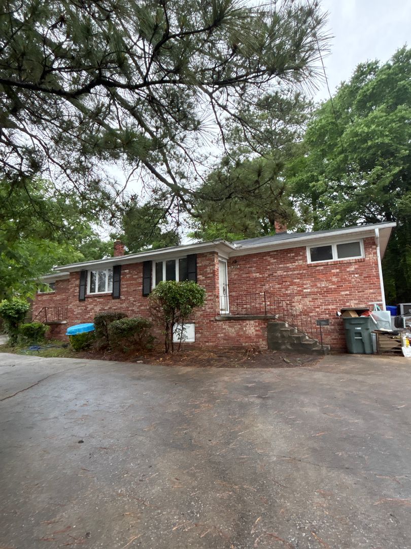 Columbia Apartment: 317 Beltline Blvd