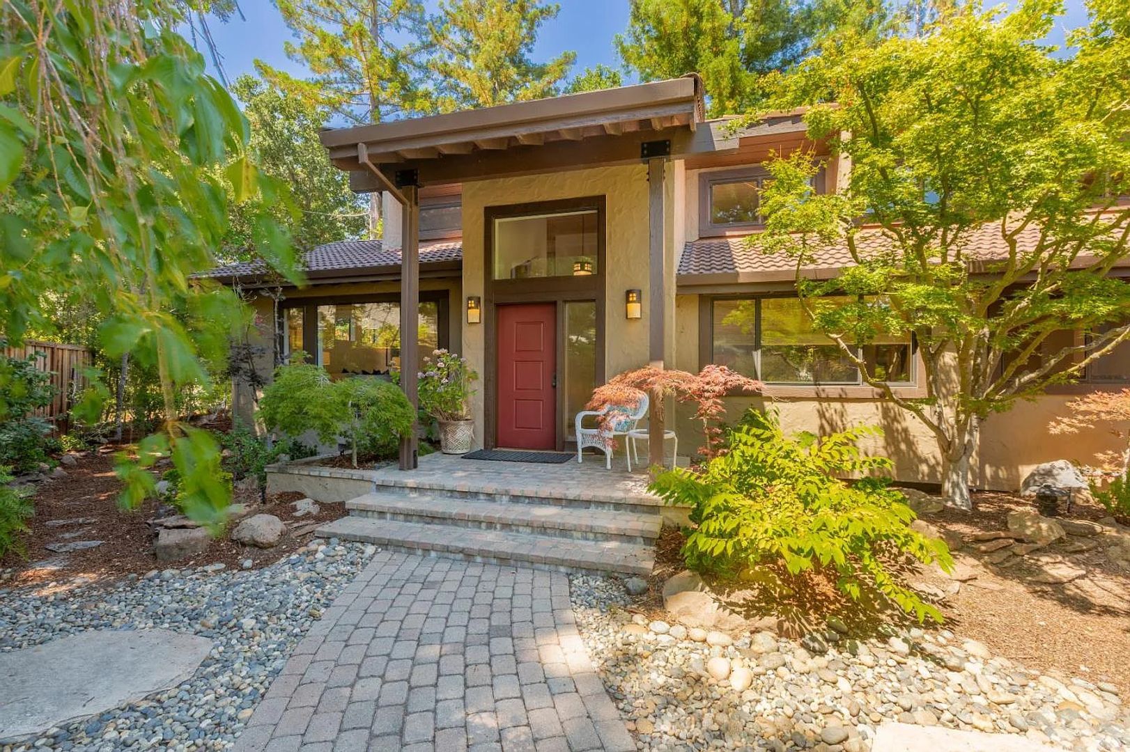 Saratoga House: 12885 Pierce Rd