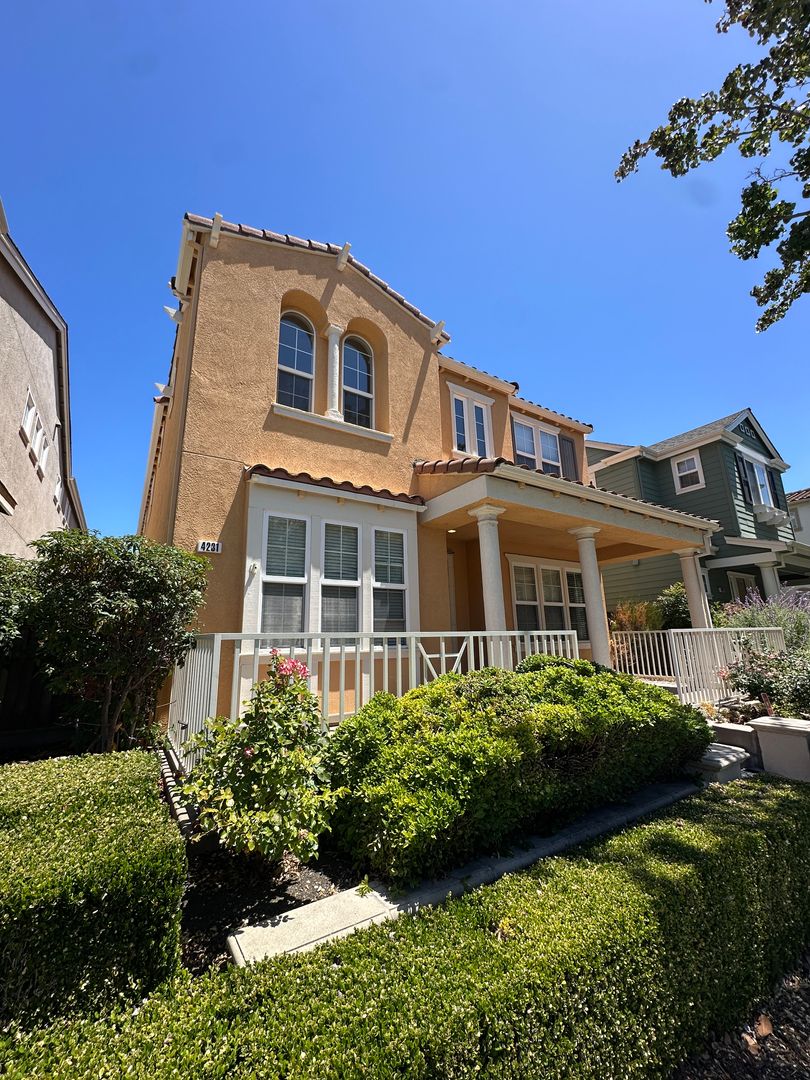 Santa Clara House: 4231 Stewart Lane