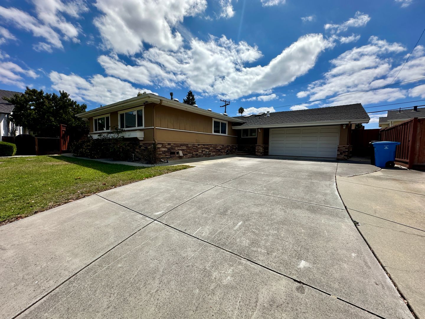Santa Clara House: 565 Eden ct
