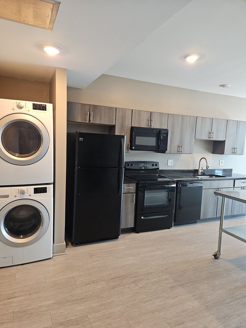 Lansing Apartment: 2010 E. Michigan Avenue