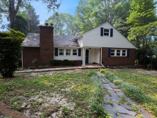 Lakefront Living: 3-Bedroom Home on Falling Creek Reservoir – photo 1