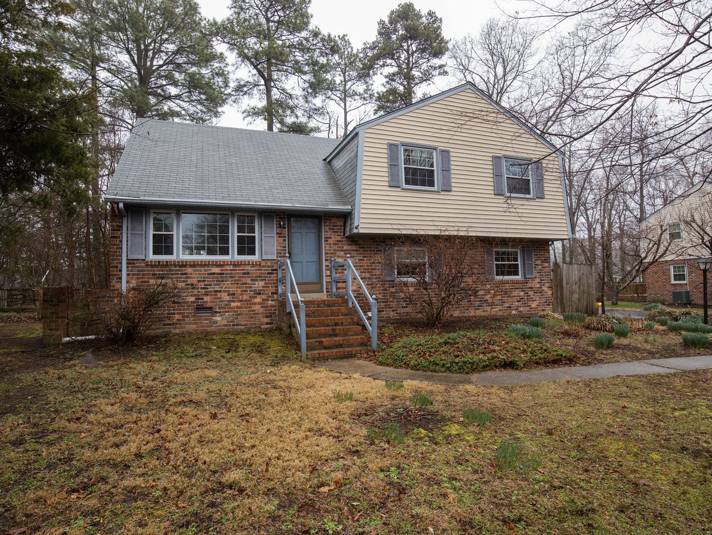 Midlothian House: 1321 Warminster Dr