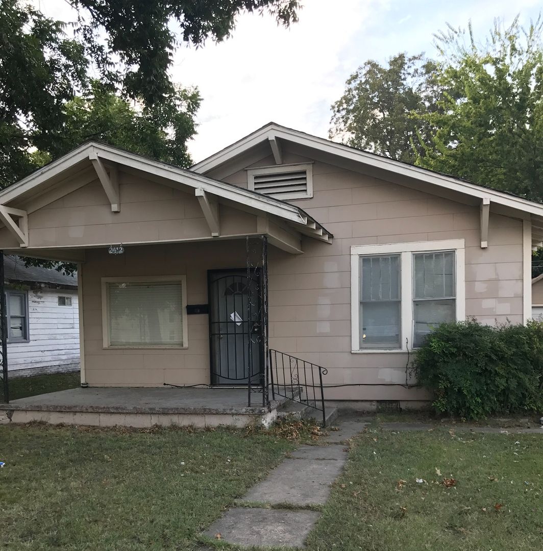 Muskogee House: 2412 West Broadway Street