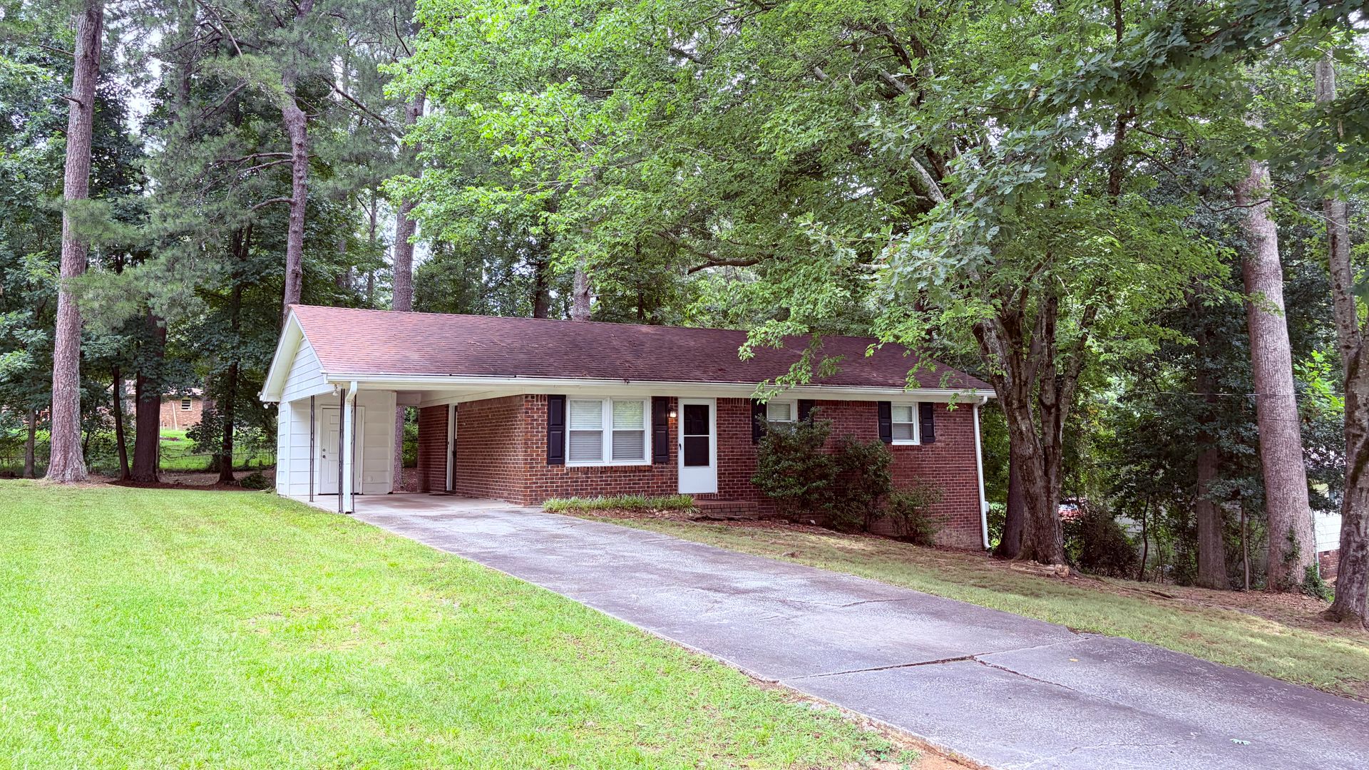Lithia Springs House: 4431 Donegal Circle