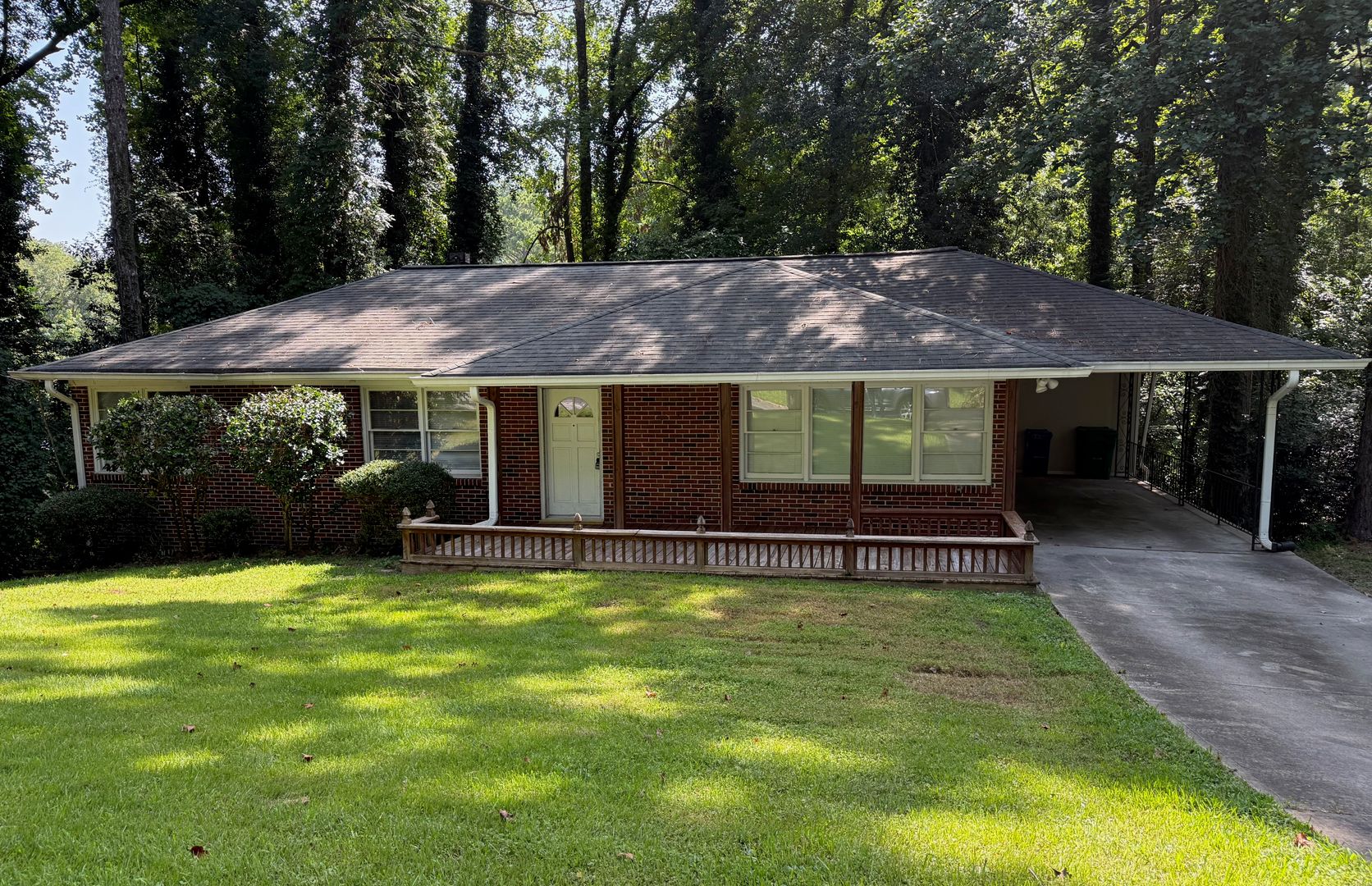 Atlanta House: 1476 Lively Ridge Road