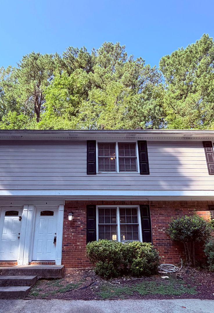 Lilburn Apartment: 708 Burnt Creek Dr NW