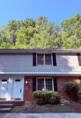 Lilburn 2 Bed-2.5 Bath Townhouse, Fireplace, Great Floor Plan!