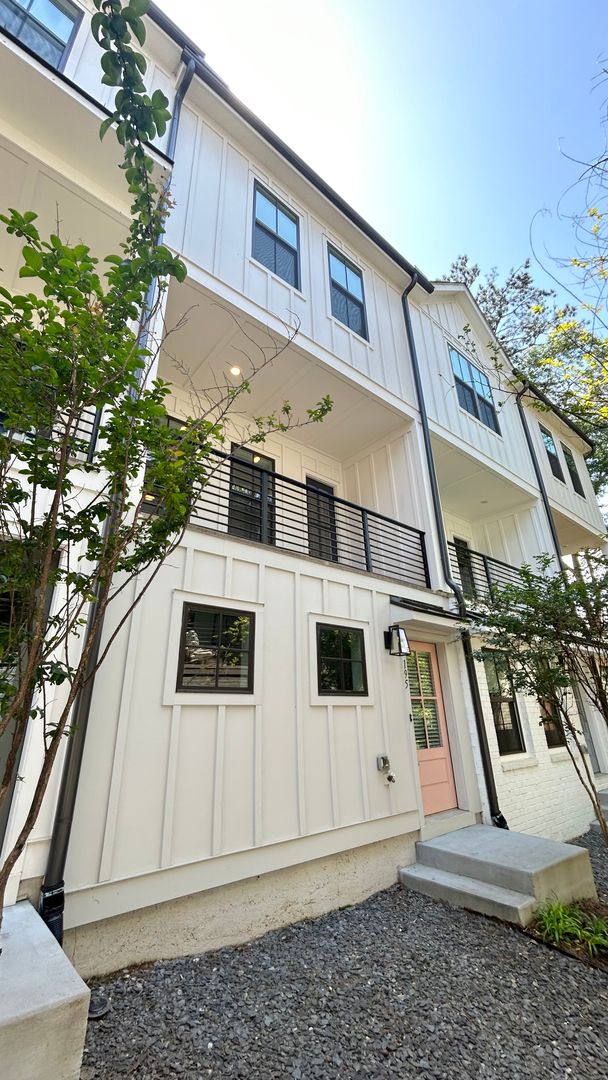 Atlanta Townhome: 195 Chestnut Circle