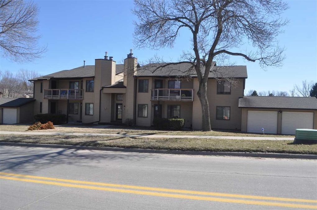 Coralville Apartment: 2050 Holiday Rd.