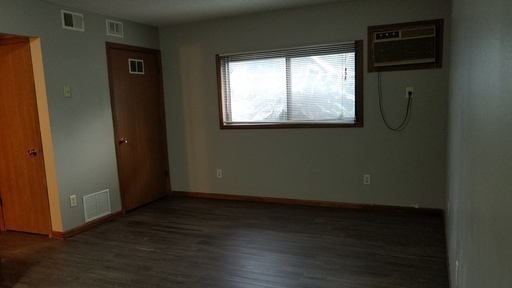 Large 1 bedroom 1 bath in Coralville!