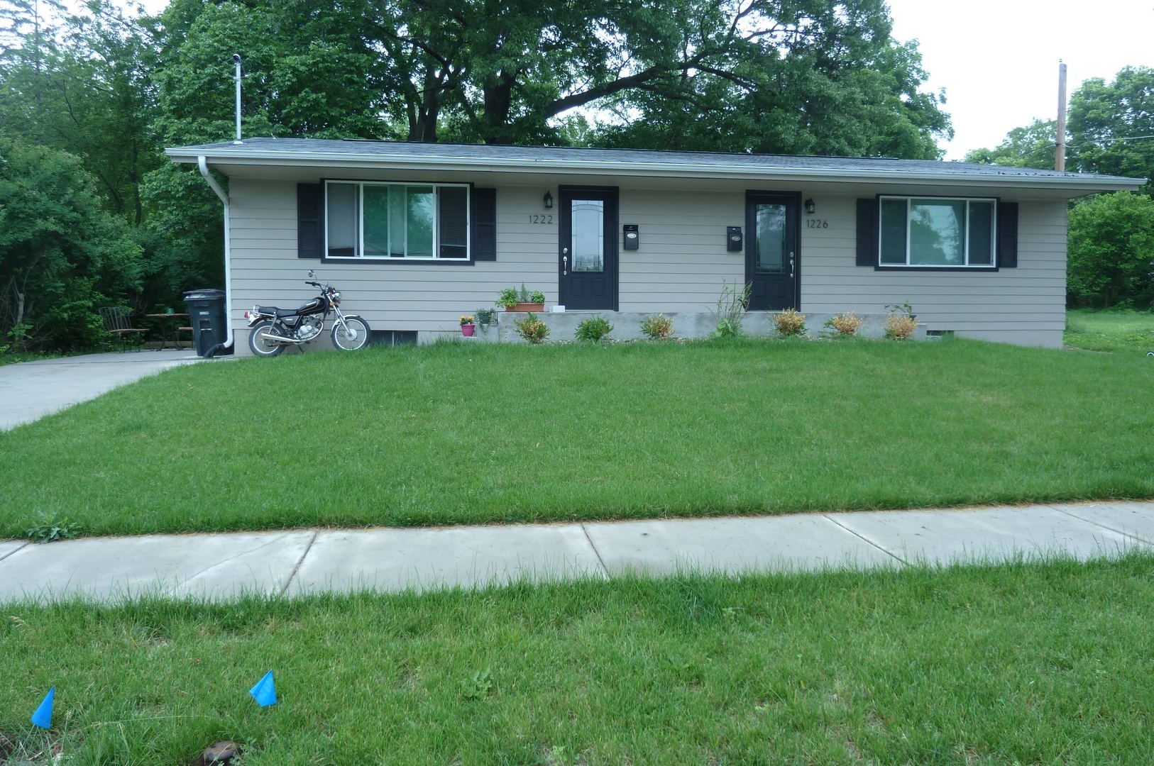 Iowa City House: 1226 E Bloomington St