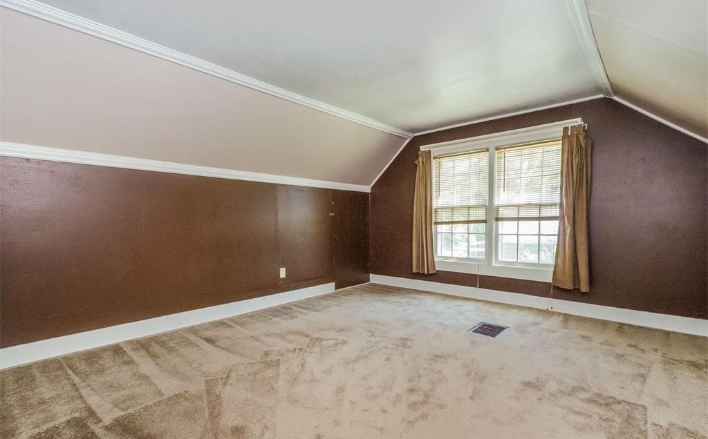 Cedar Rapids House: 2429 Franklin Ave NE