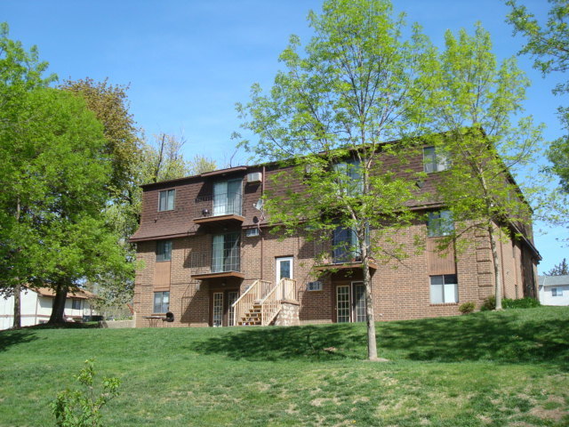 Coralville Apartment: 409 6th Ave.