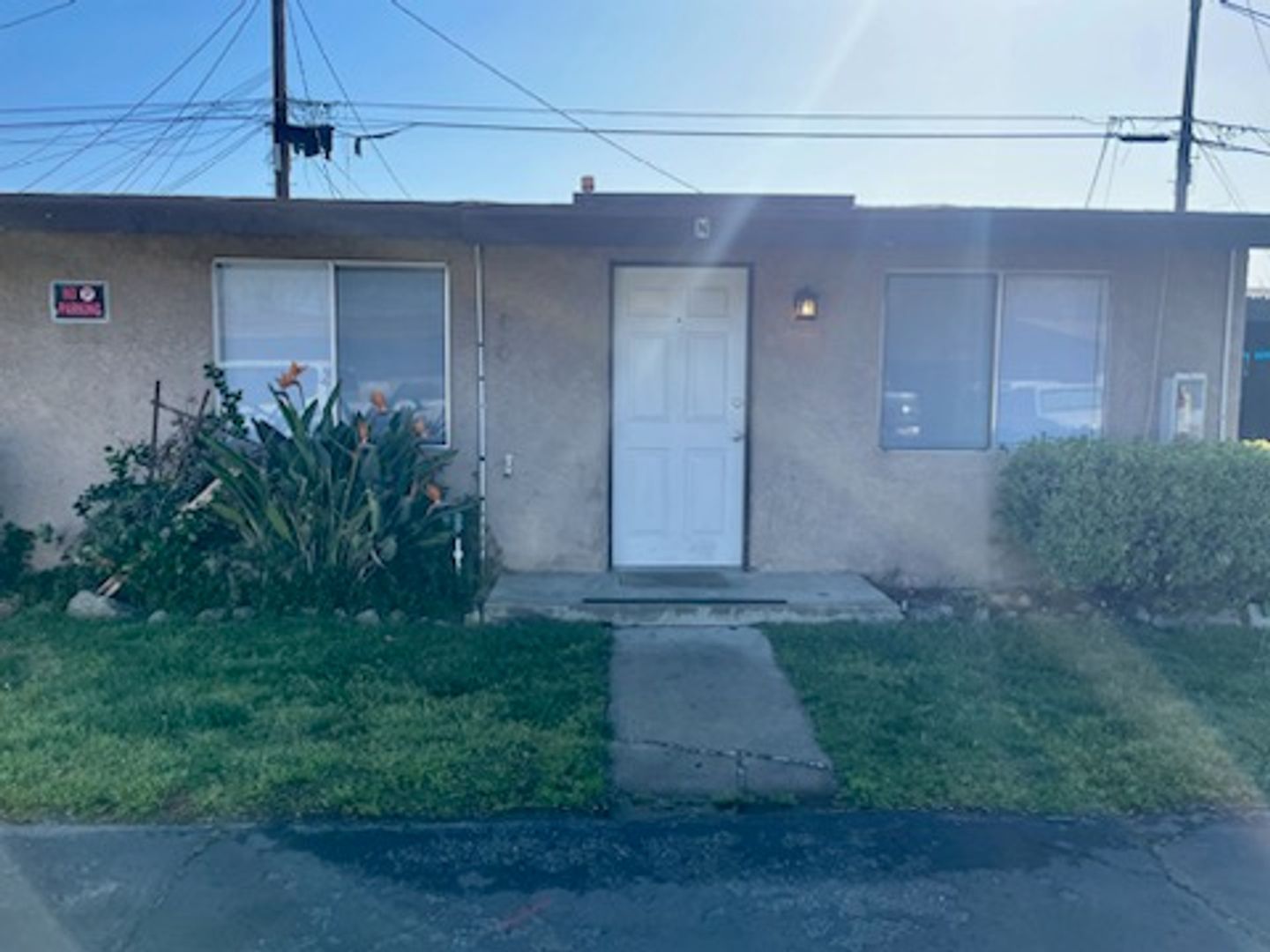 Hemet Apartment: 560 E. Oakland Avenue
