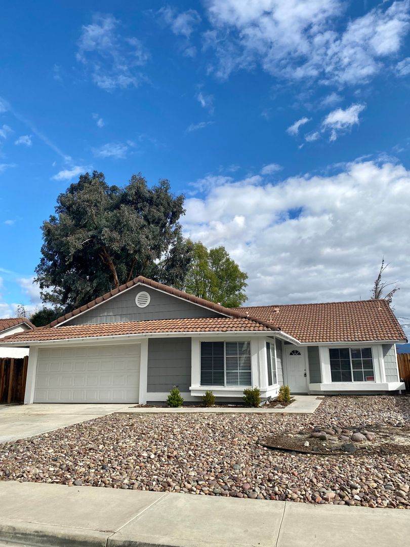 San Jacinto House: 291 Sage Avenue