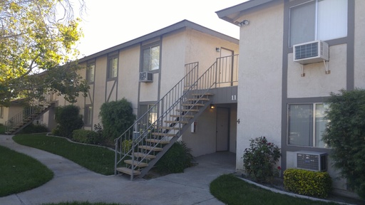 1 Bedroom, 1 Bath Apartment in Hemet - Move in Special, 1/2 Off 1st Month's Rent!
