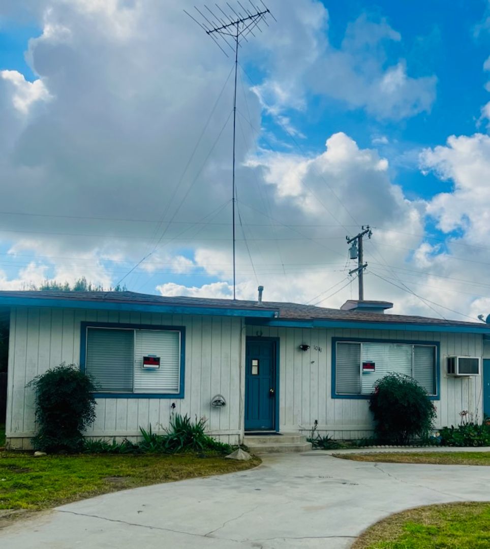 Hemet House: 1041 E. Whittier Avenue