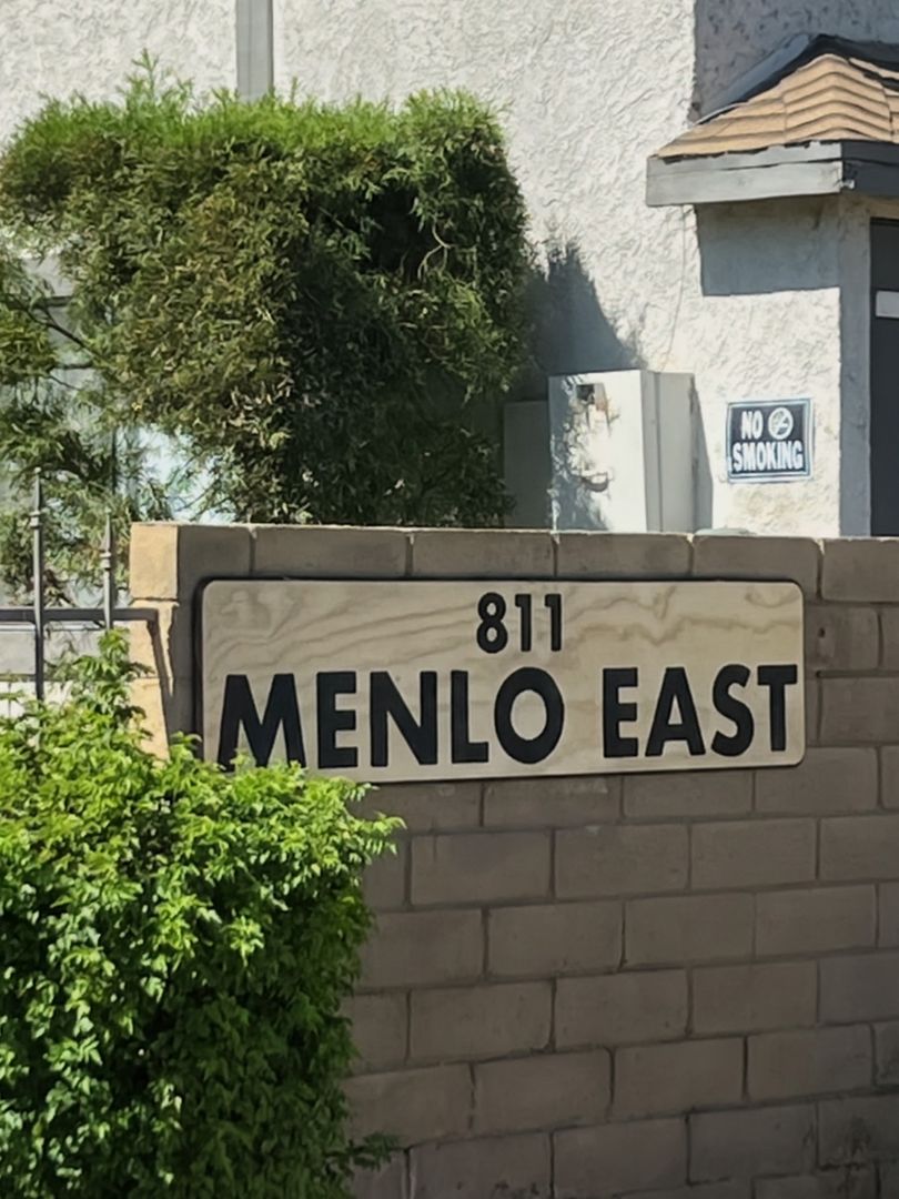 Hemet Apartment: 811 E. Menlo Avenue