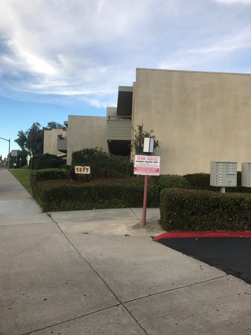 La Mesa Apartment: 5877 Baltimore Drive