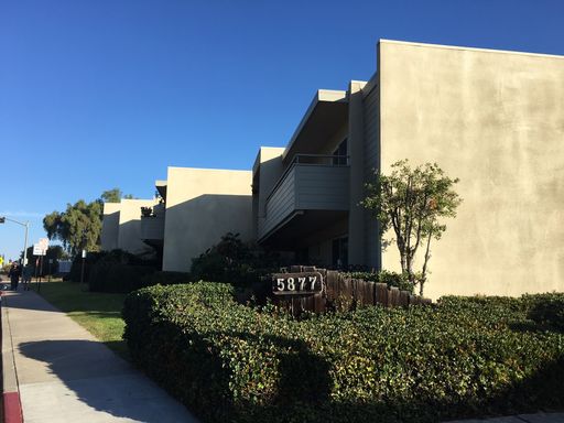 LIVE BY THE LAKE. GREAT LOCATION... 50% off first months rent!!! – photo 1