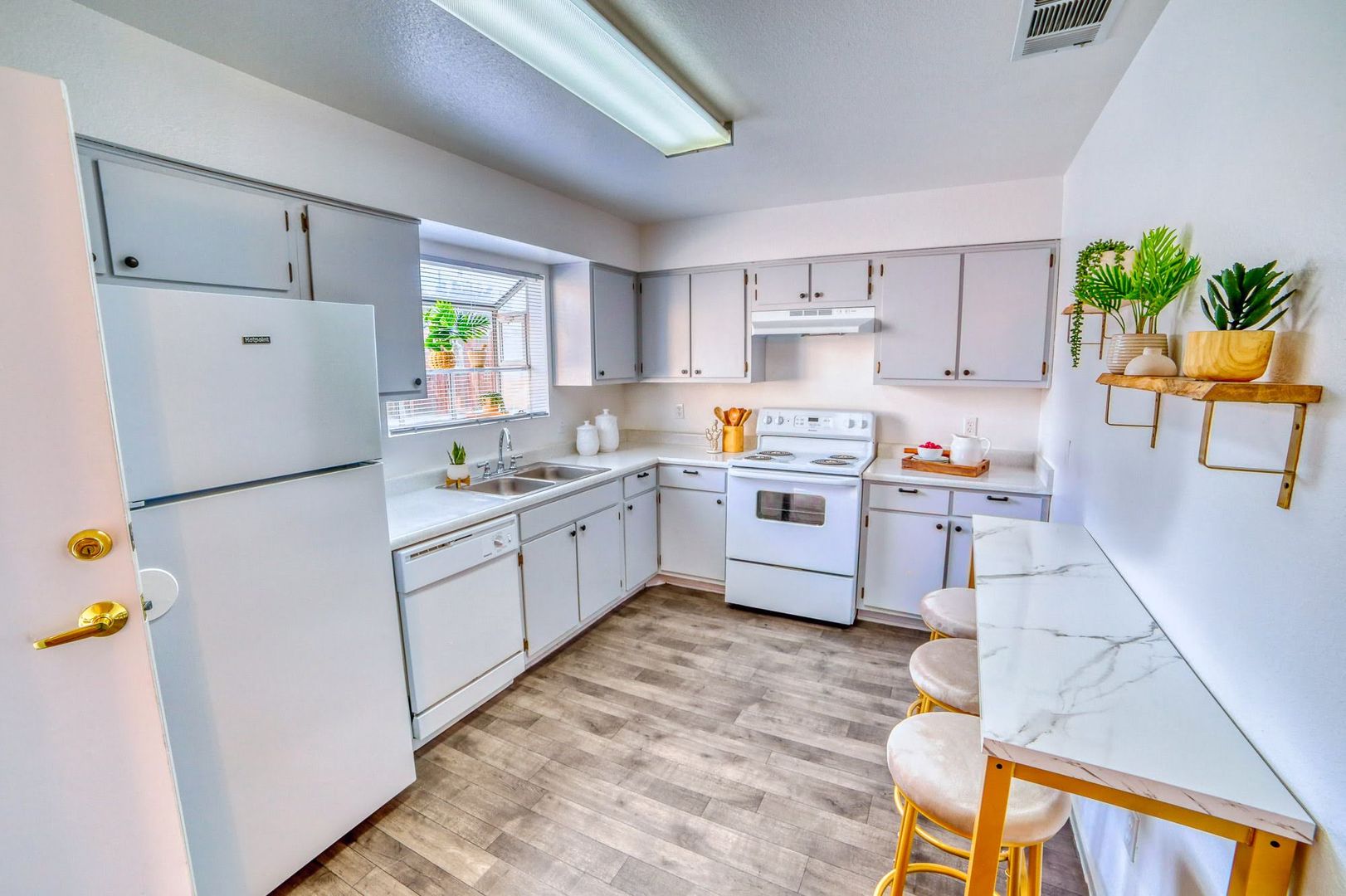 Las Vegas Apartment: 6115 W.Harmon / 6111 Churchfield Blvd.