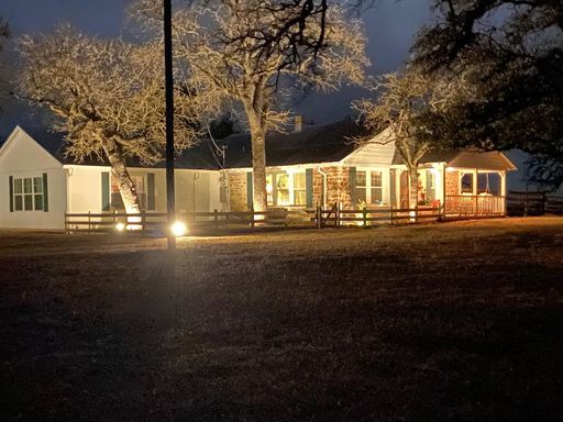 FOR LEASE!! – photo 1