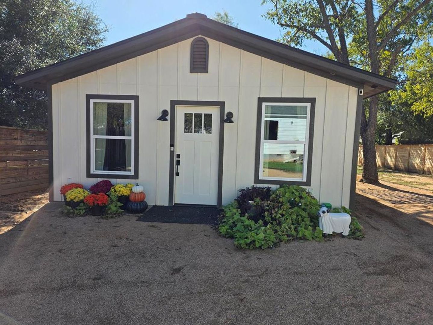 Fredericksburg House: 421 E Orchard