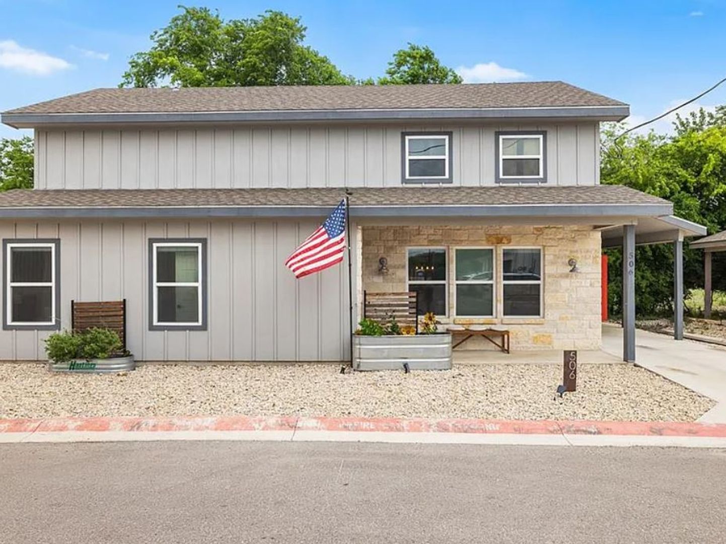 Kerrville House: 506 Burleson Blvd
