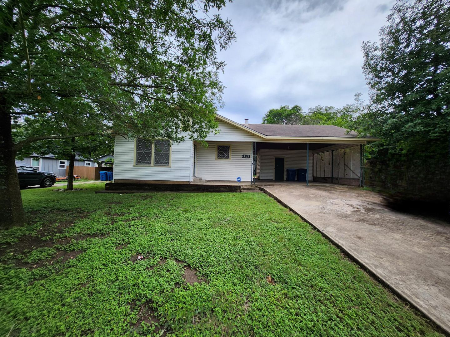 Kerrville House: 913 Prescott St.