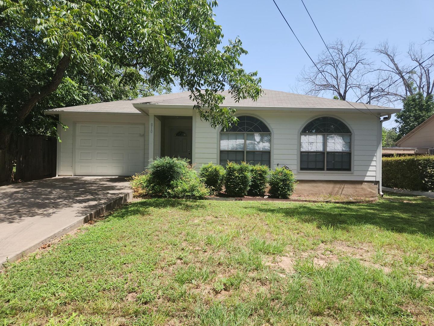 Fredericksburg House: 810 Apple