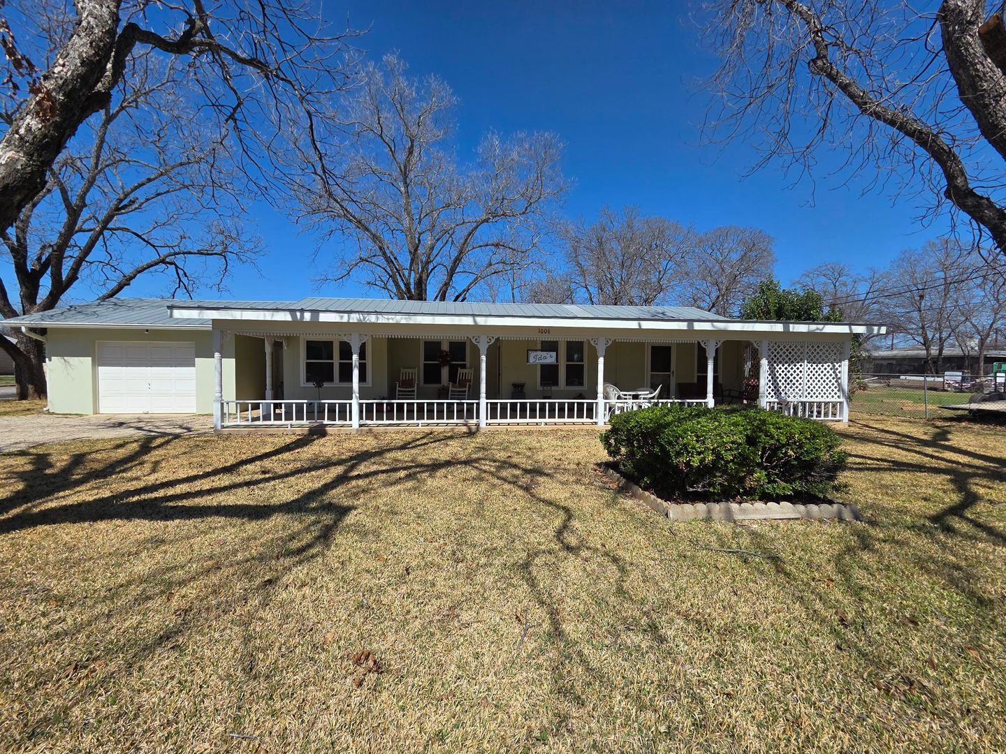 Fredericksburg House: 1006 E Highway Street