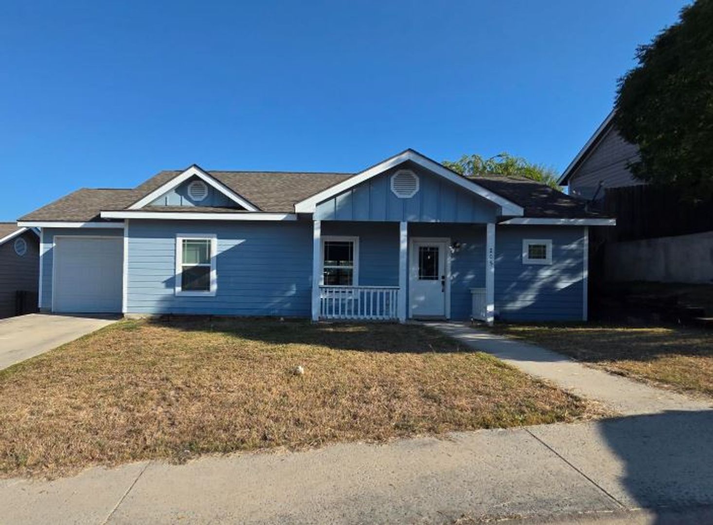 Kerrville House: 205 Ivy Lane