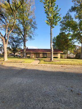 Very nicely renovated 3 bedroom 2 bath home – photo 1