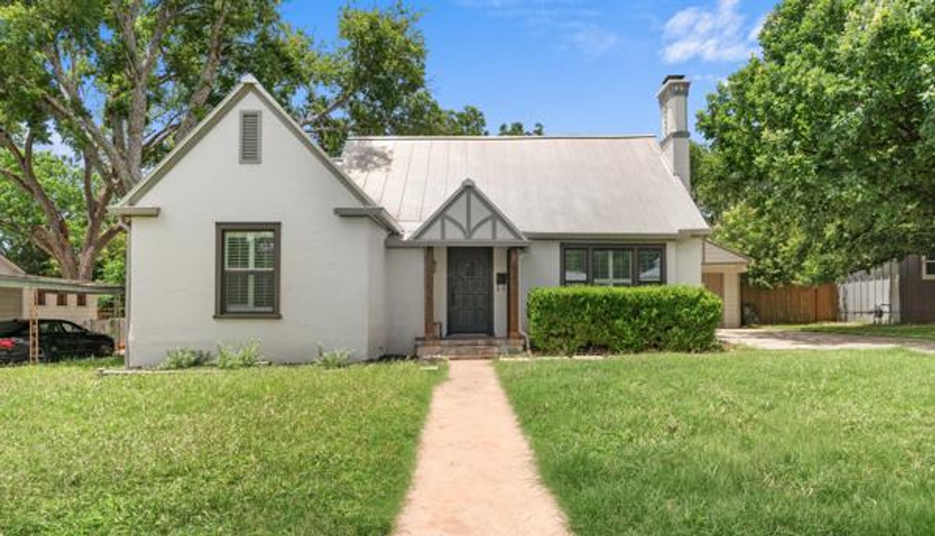 Kerrvillle House: 925 Prescott