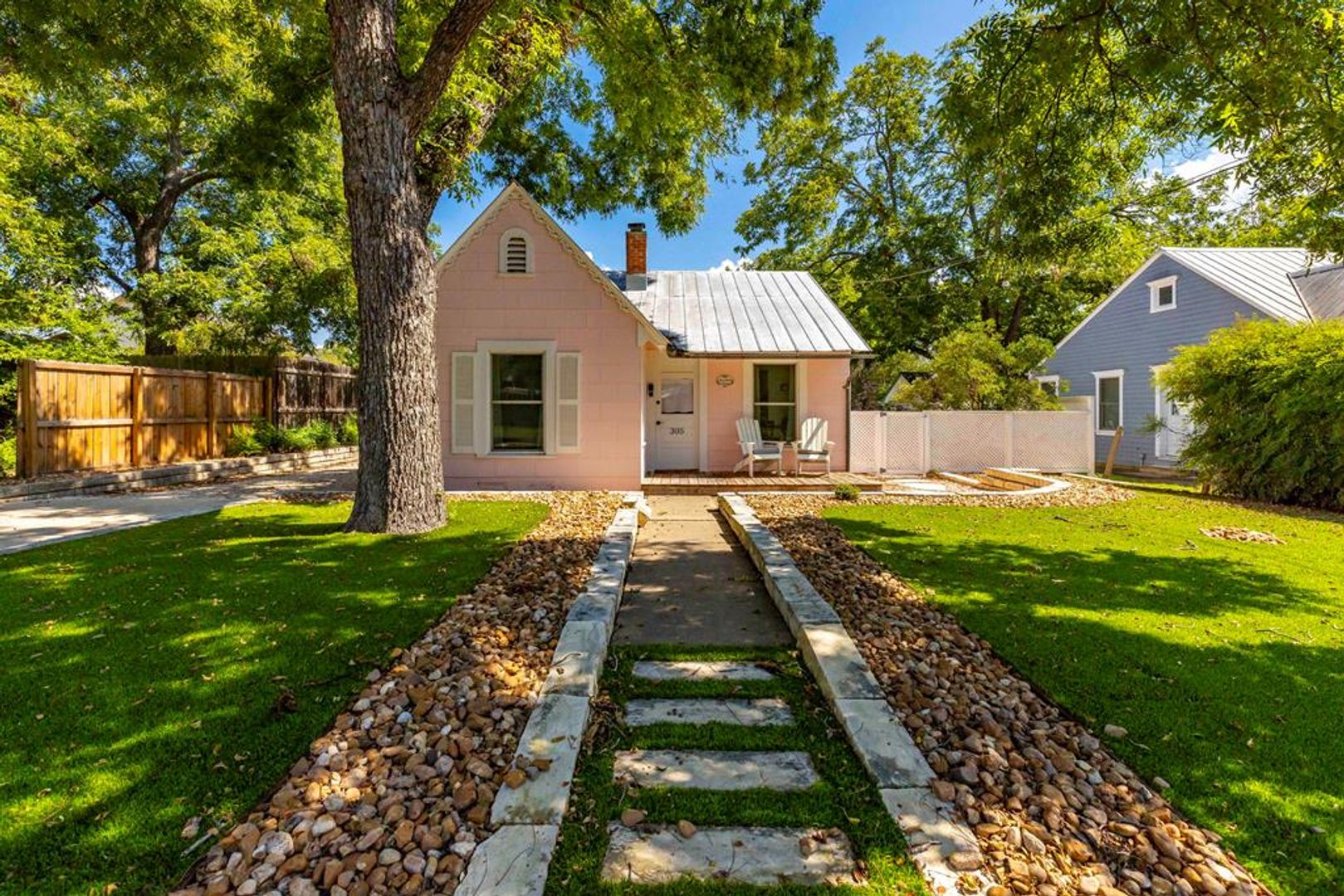 Fredericksburg House: 305 Rose St.