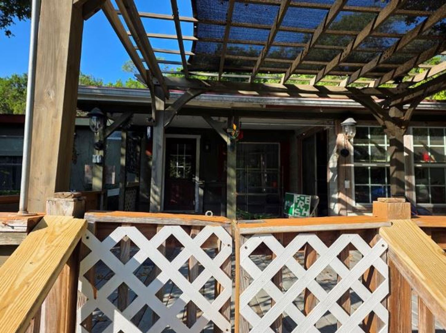 Kerrville House: 1723 Scott Rd
